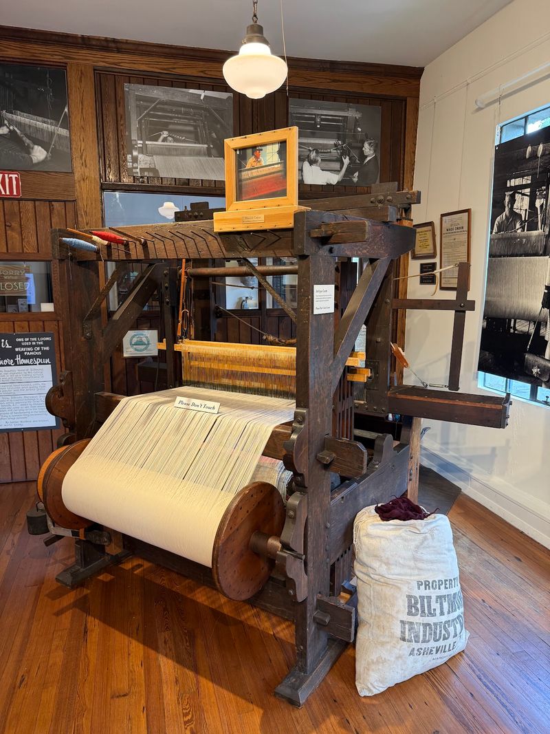 Looms That Never Seemed to Rest Looms That Never Seemed to Rest