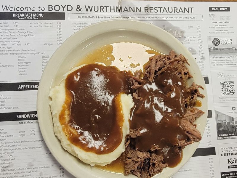 Lunch Here Means Gravy, and Lots of It