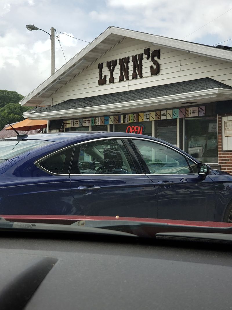 Lynn's Drive-In Lynn's Drive-In