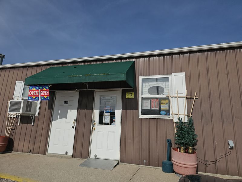 Meet The Friendly Little Store Folks Call The Pinch