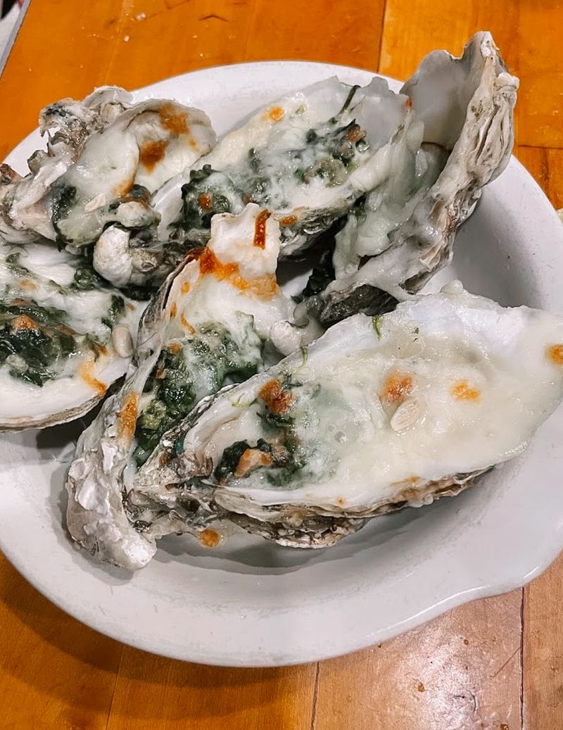 Meet The Oysters That Commute 30 Minutes To Work Meet The Oysters That Commute 30 Minutes To Work