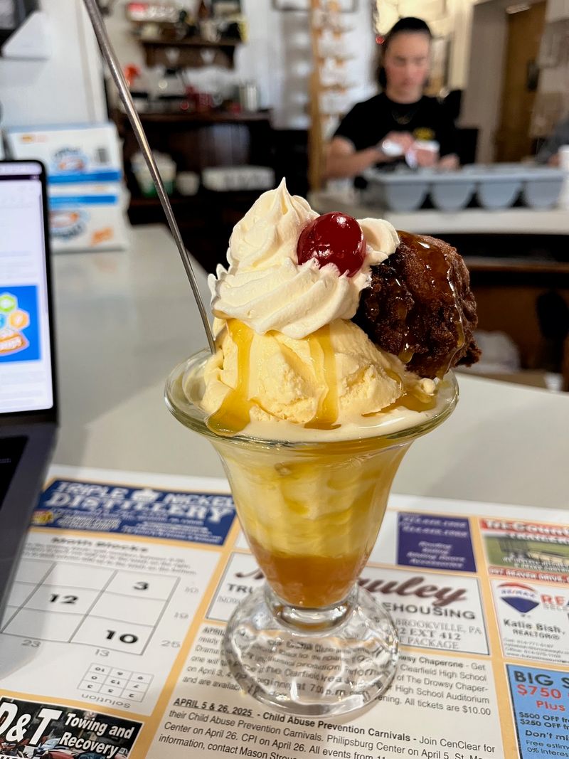 Meet the Five-Pound Monster Sundae Meet the Five-Pound Monster Sundae