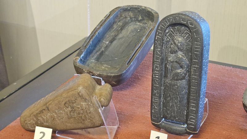 Meeting the Keystone and the Decalogue Stone
