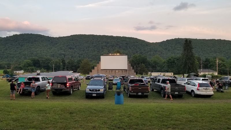 Mountain Valley Movie Nights Begin At This Small-Town Screen Mountain Valley Movie Nights Begin At This Small-Town Screen