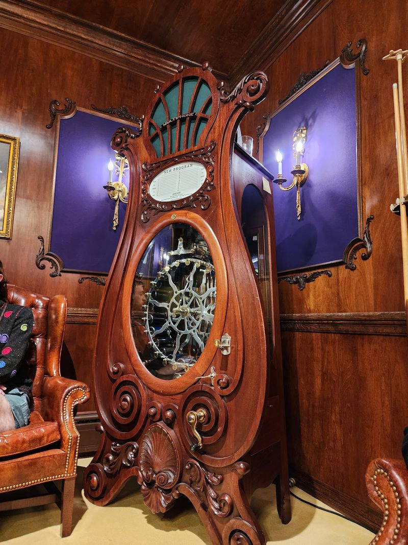 Music Boxes, Banjos, and a Violin That Plays Itself Music Boxes, Banjos, and a Violin That Plays Itself