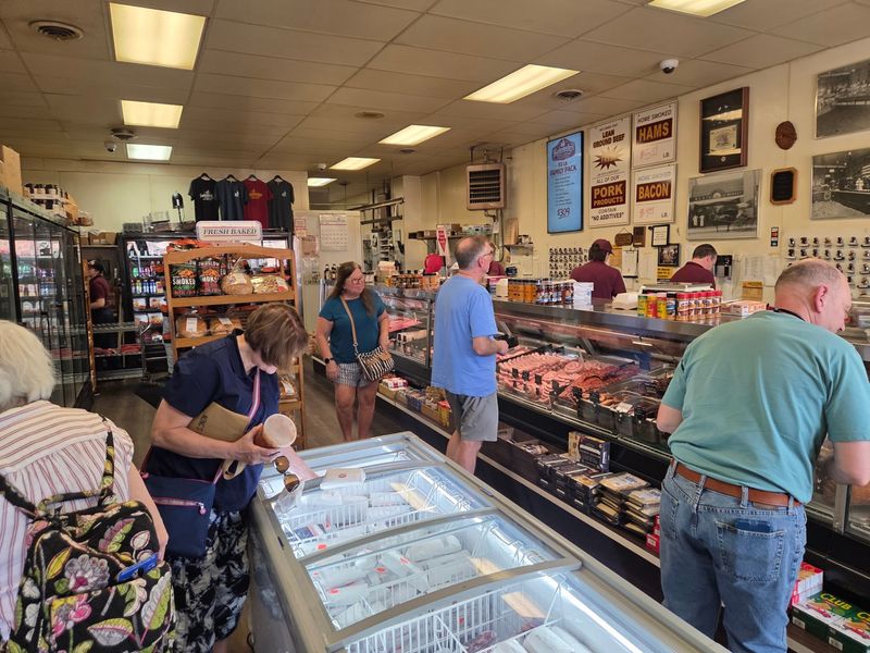 New Owners Took Over, And One Of Them Already Knew Every Knife