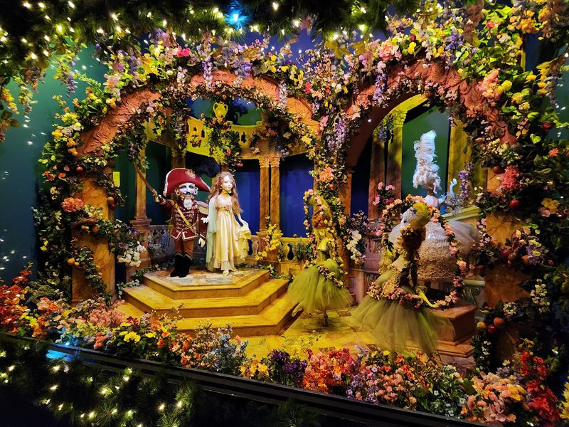 New York's Famous Store Windows Moved to Medina