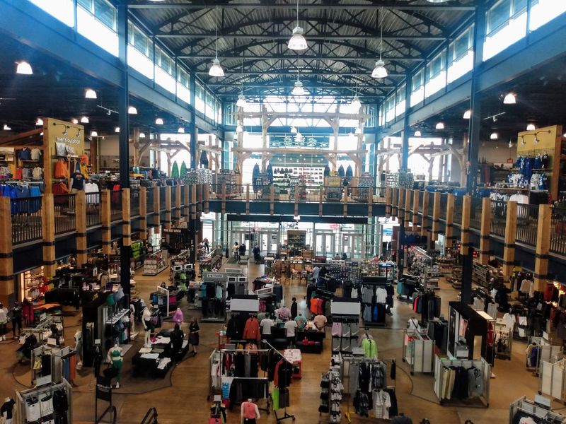 Over 130 Stores Make Window Shopping a Serious Sport