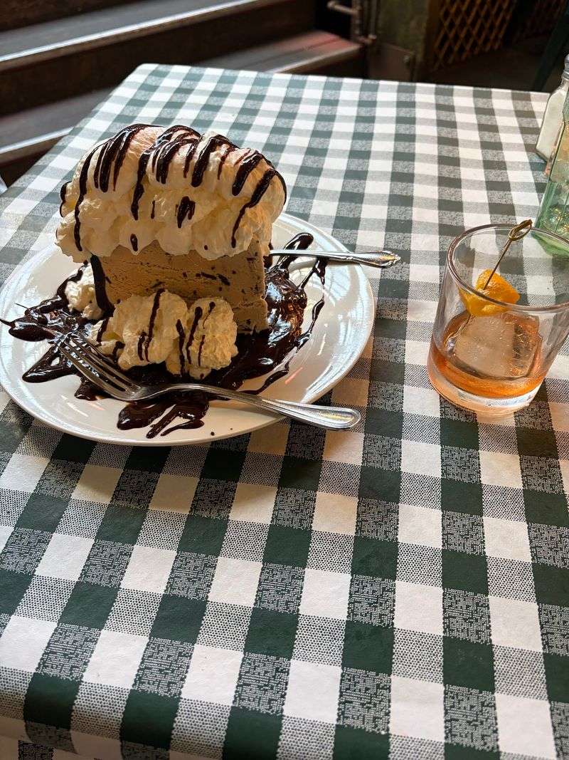 Oysters, Fresh Fish, and a Legendary Mud Pie Oysters, Fresh Fish, and a Legendary Mud Pie