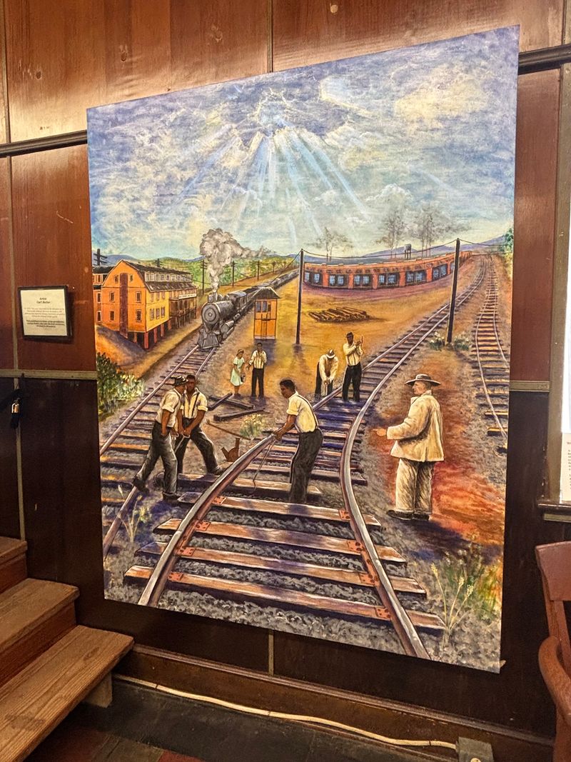 Photos and Paintings Tell the Town's Story in Pictures Photos and Paintings Tell the Town's Story in Pictures