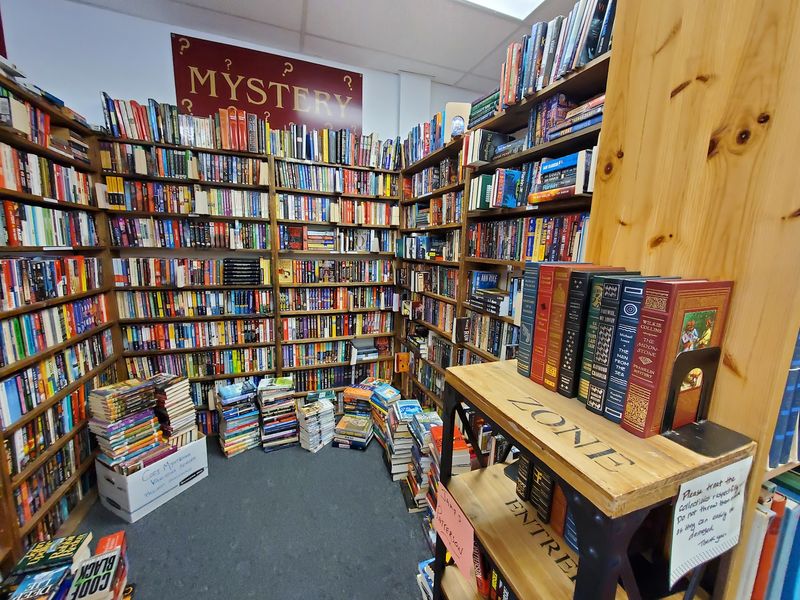 Plan Around Late Weekend Hours for the Best Browse
