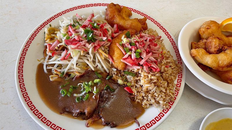 Plates That Taste Like the 1950s