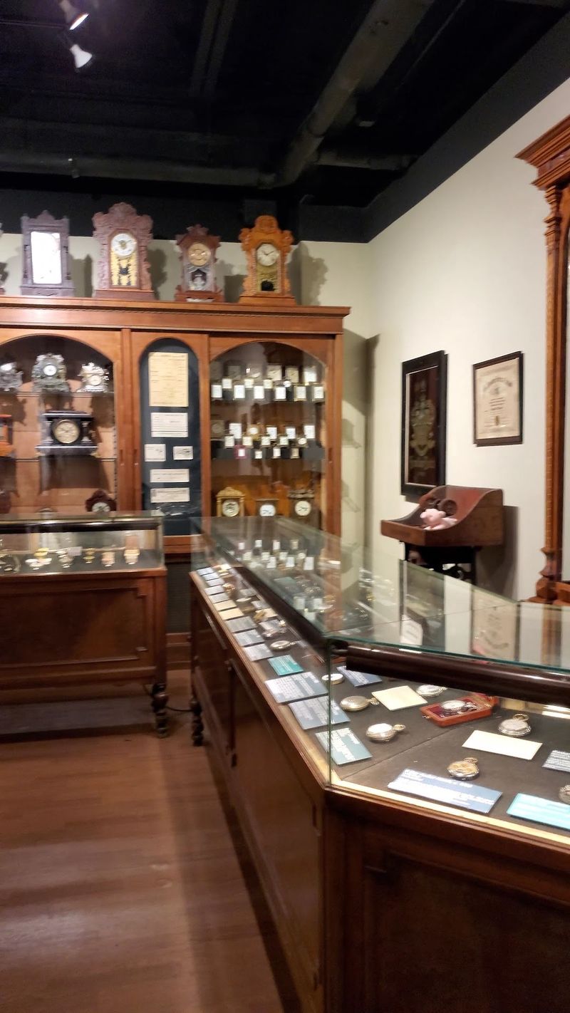 Pocket Watches Small Enough to Lose, Too Pretty to Forget Pocket Watches Small Enough to Lose, Too Pretty to Forget