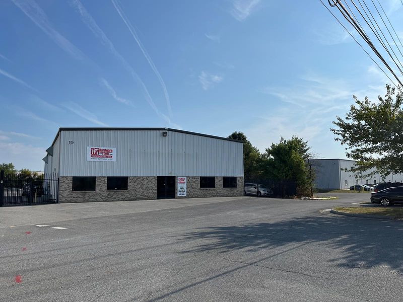 Pros and Beginners Shop Side by Side