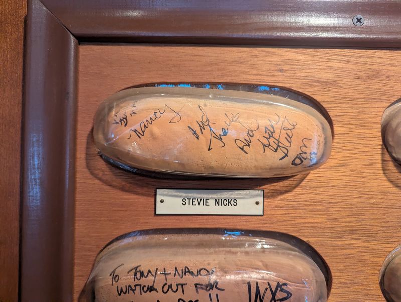 Reading the Bun Wall of Fame