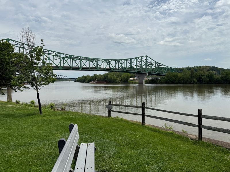 River Views, Bridges and a Stage by the Water River Views, Bridges and a Stage by the Water