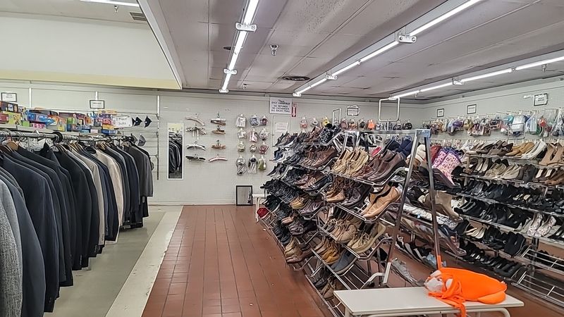 Room To Roam And Browse Comfortably Room To Roam And Browse Comfortably