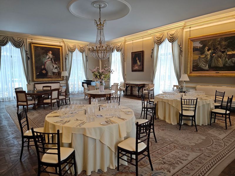 Rooms Built to Hold Rare Art