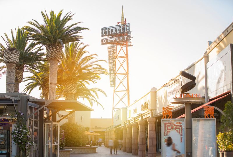 Shady Walkways for Hot LA Afternoons Shady Walkways for Hot LA Afternoons