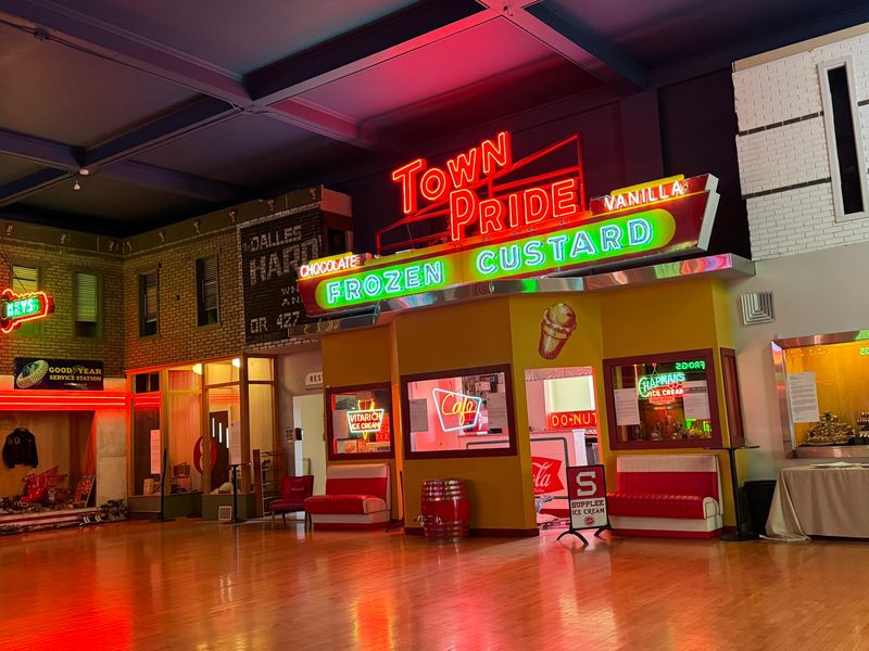 Simple Simon And A Dancing Root Beer Sign Steal The Show