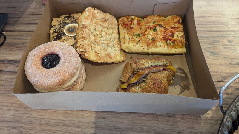 Sisters Bakery, Sisters
