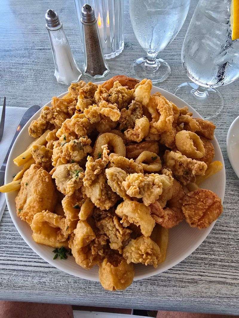 Six Kinds Of Seafood Walk Onto One Plate