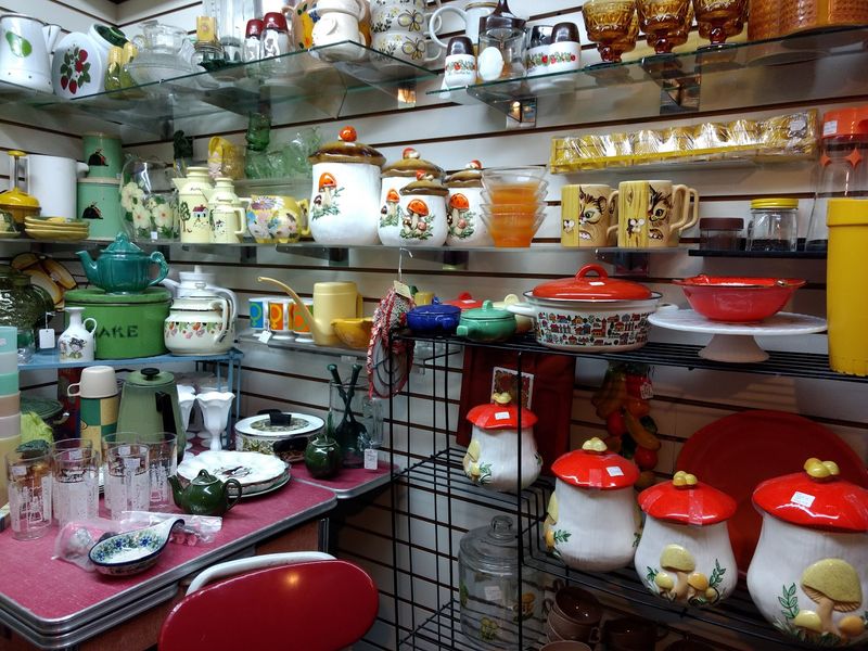Somebody Built a Whole 1960s Kitchen in Here
