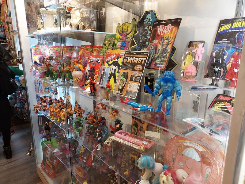 The 70s, 80s, And 90s Are All Hanging Out Together