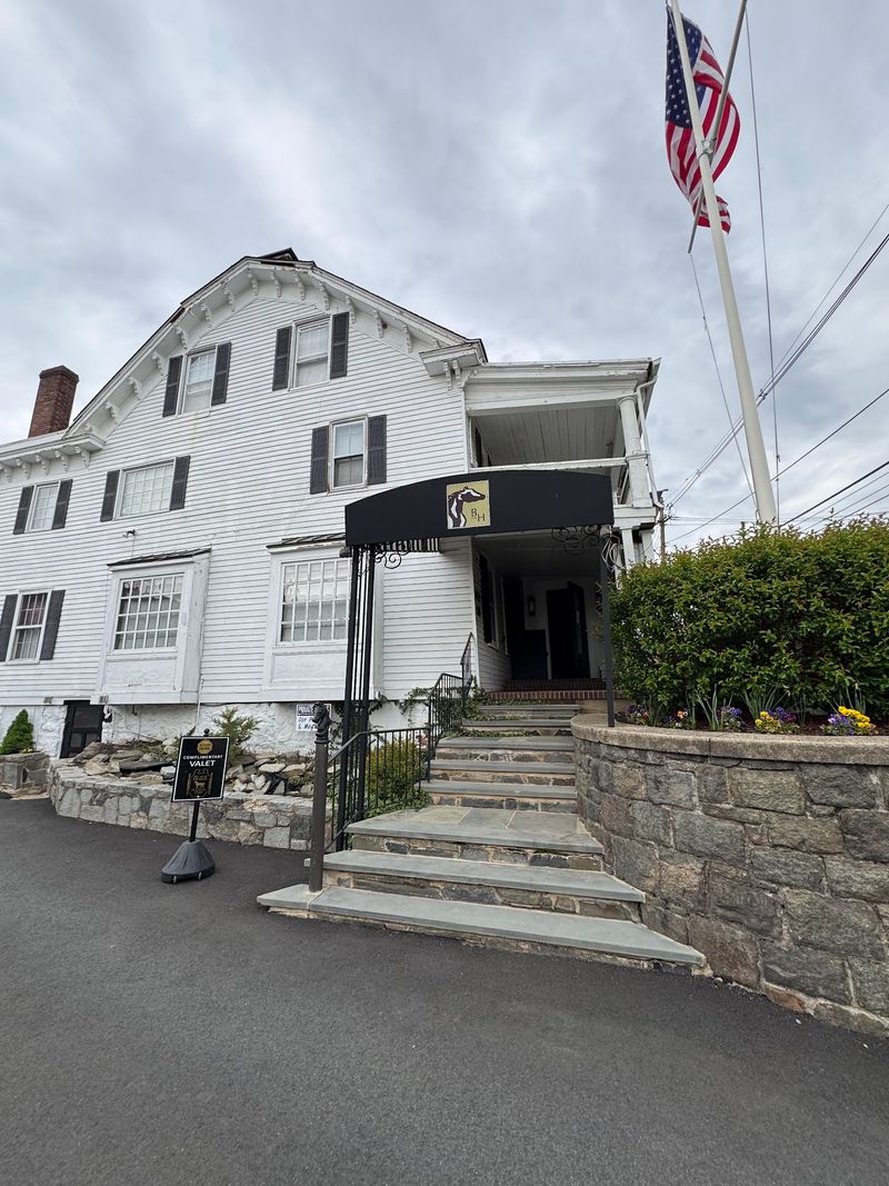 The Black Horse Tavern & Pub