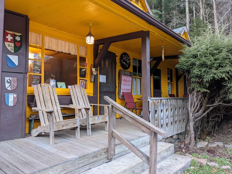 The Hütte Restaurant, Right at the One Intersection
