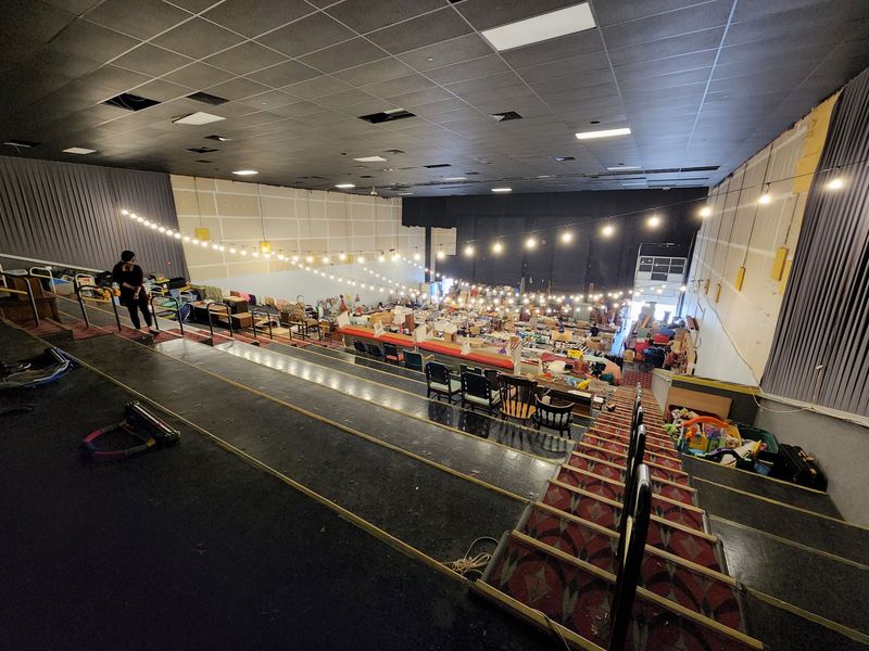 The Indoor Booths Keep the Hunt Going All Year The Indoor Booths Keep the Hunt Going All Year