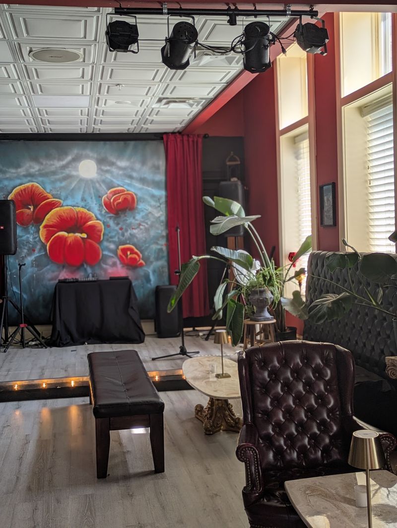 The Piano Lounge Is Where Evenings Slow Down