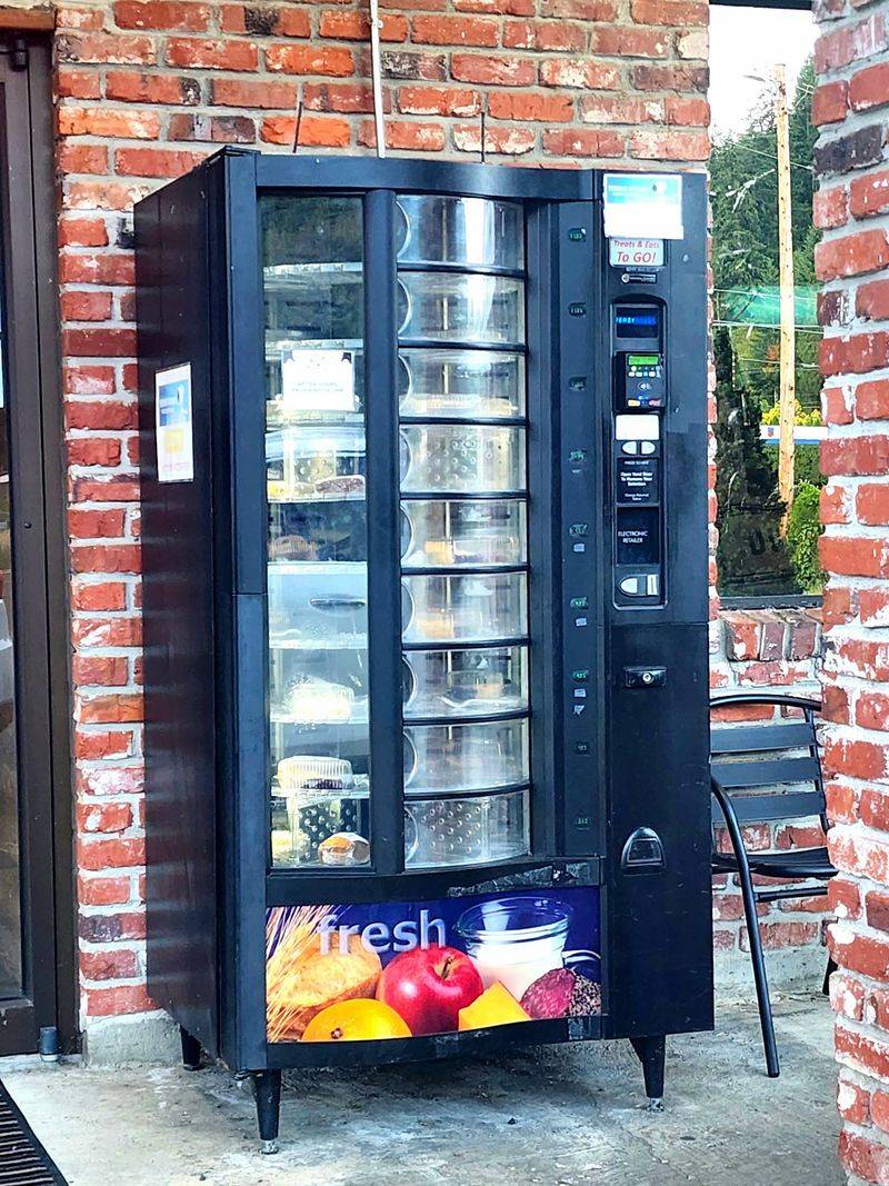 The Pie Vending Machine That Never Sleeps The Pie Vending Machine That Never Sleeps