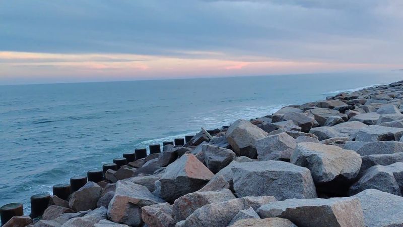 The Rocks, a Wall Built for Ships