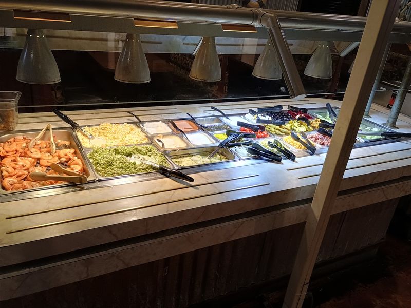 The Salad Bar Regulars Rave About