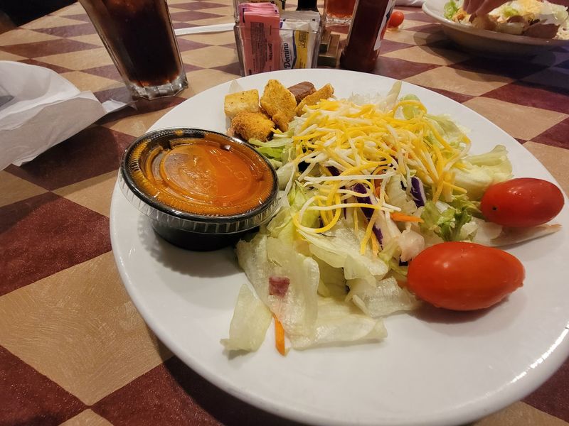 The Wunderbar Salad Bar Earns Its Clever Name The Wunderbar Salad Bar Earns Its Clever Name