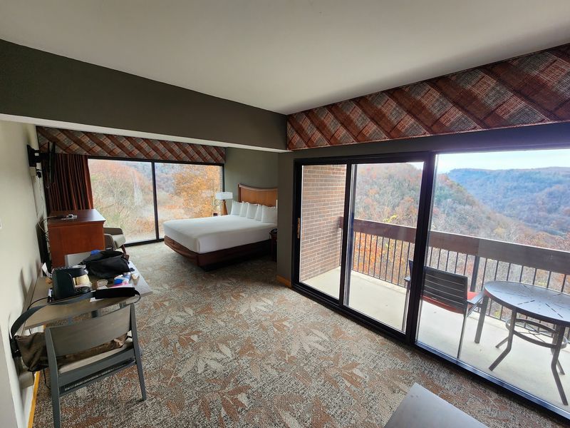 Thirty-One Rooms Hanging Over The Canyon Rim