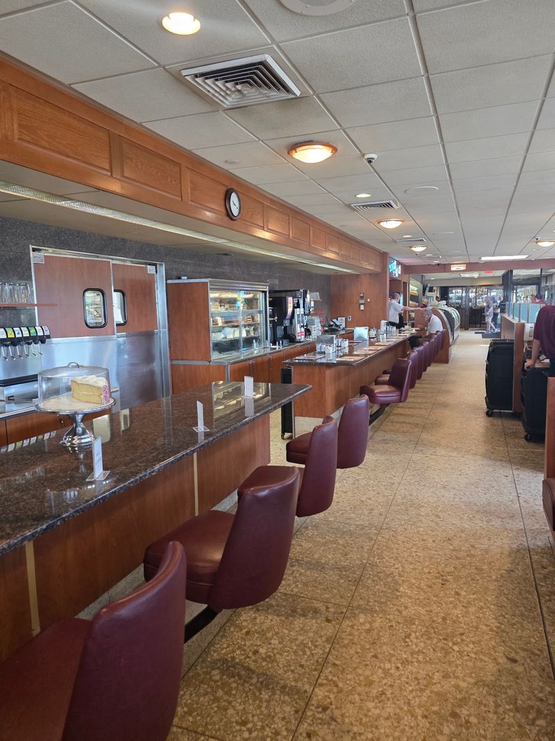 This Diner Outlasted An Entire Traffic Circle