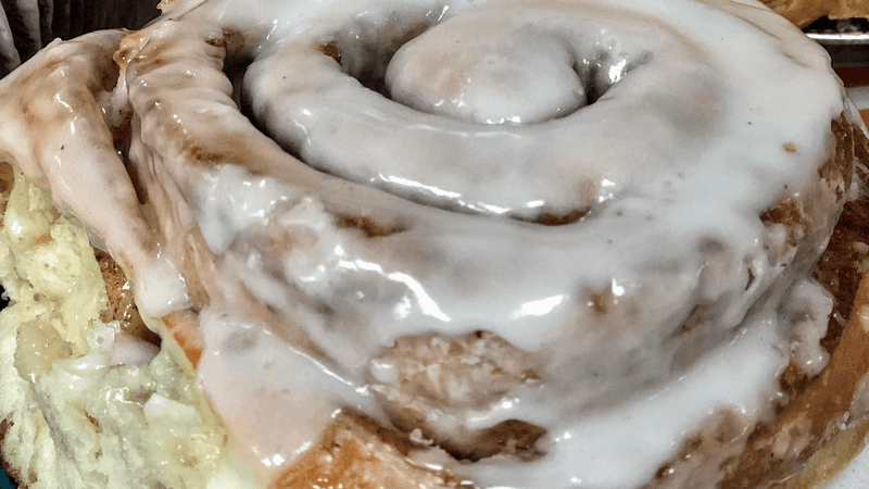 Those Big Gooey Cinnamon Rolls Everyone Talks About