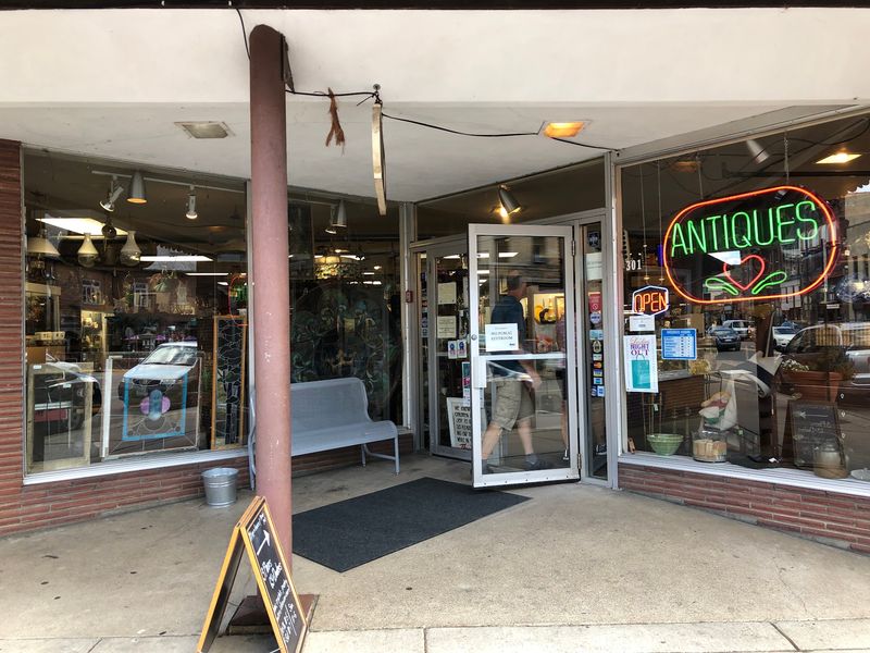 Those Front Windows Are Basically A Trap, In The Best Way
