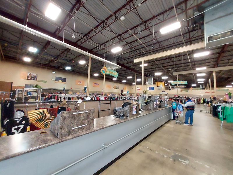 Thrift Town - San Antonio, San Antonio, TX