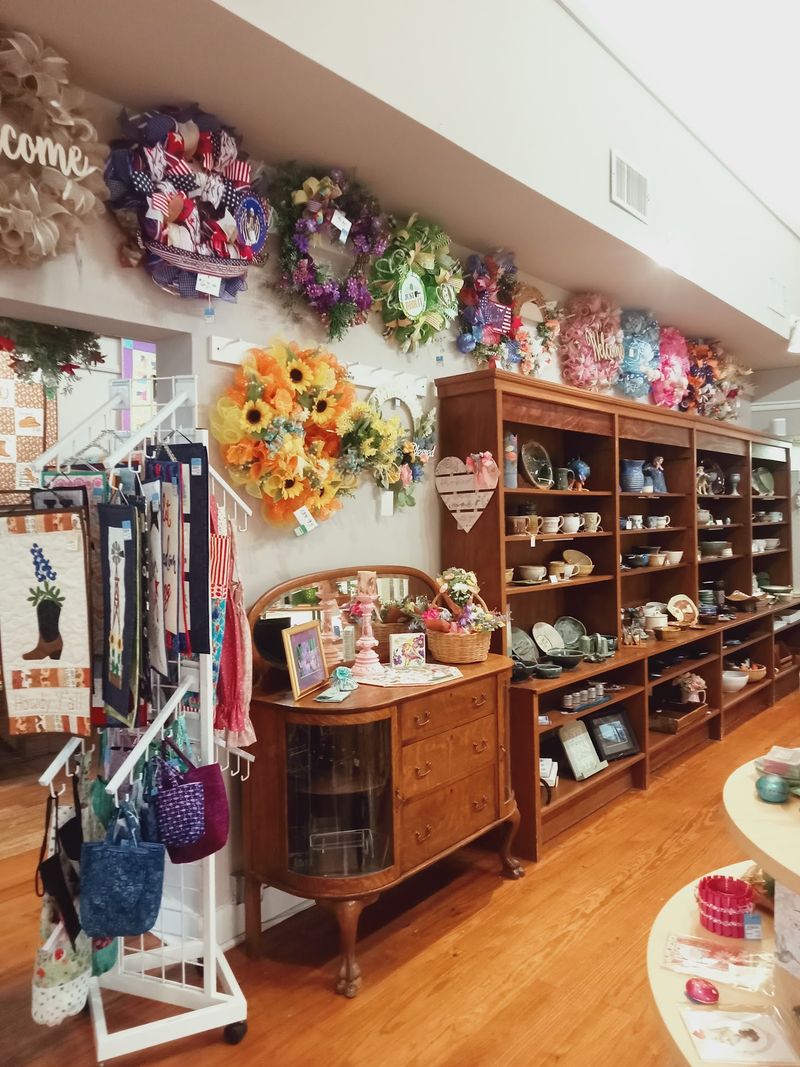 Thursday Afternoons Come With a Live Quilting Show