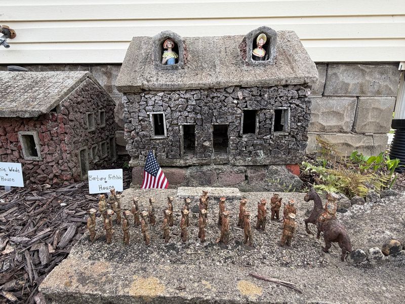 Tiny Soldiers, Tiny People, Tiny Houses