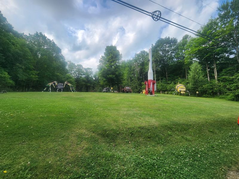 Tips for Visiting This Front Yard Gallery Tips for Visiting This Front Yard Gallery
