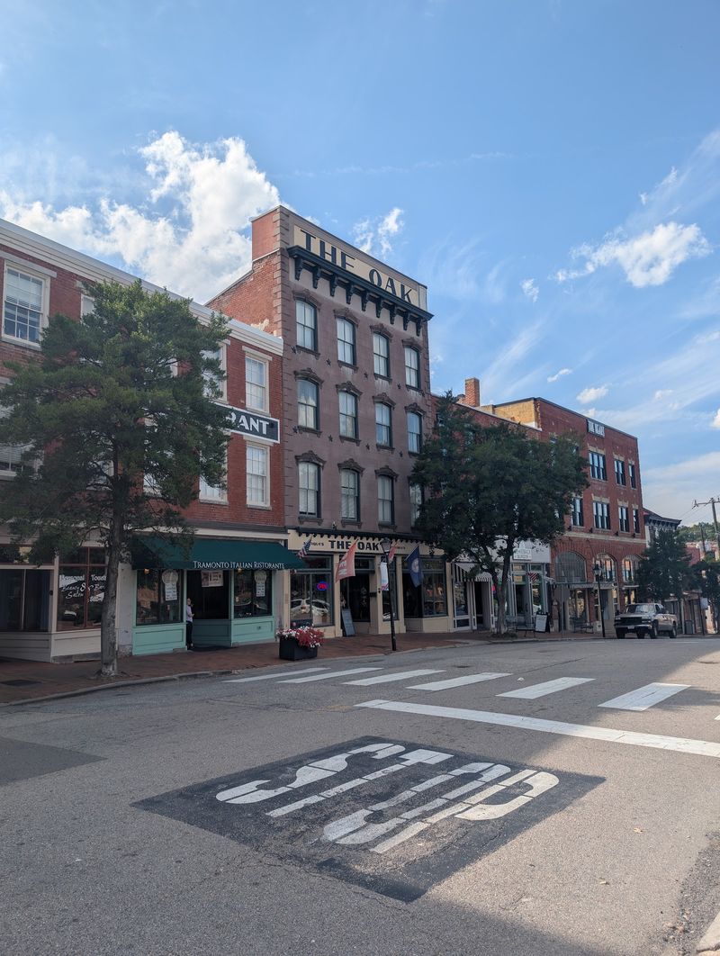 Tom Hanks And Meg Ryan Walked Sycamore Street Tom Hanks And Meg Ryan Walked Sycamore Street