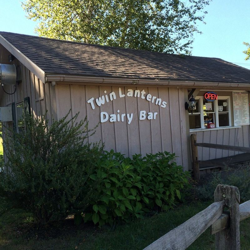 Twin Lanterns Dairy Bar, Kensington, NH