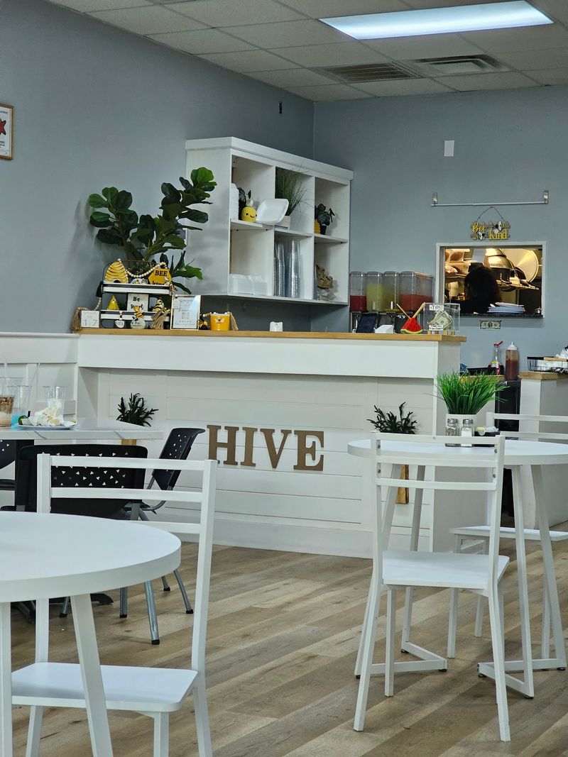 Unhurried Tables and a Calm, Cozy Room