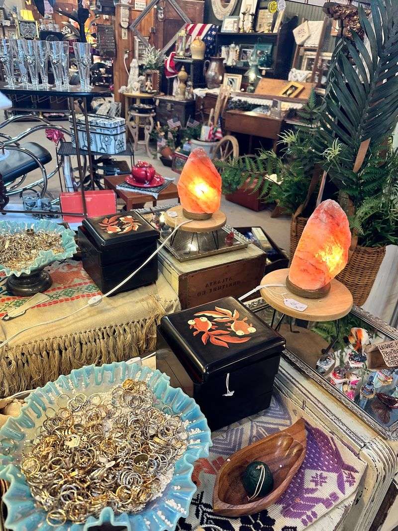 Vintage Clothes and Jewelry With Real Personality