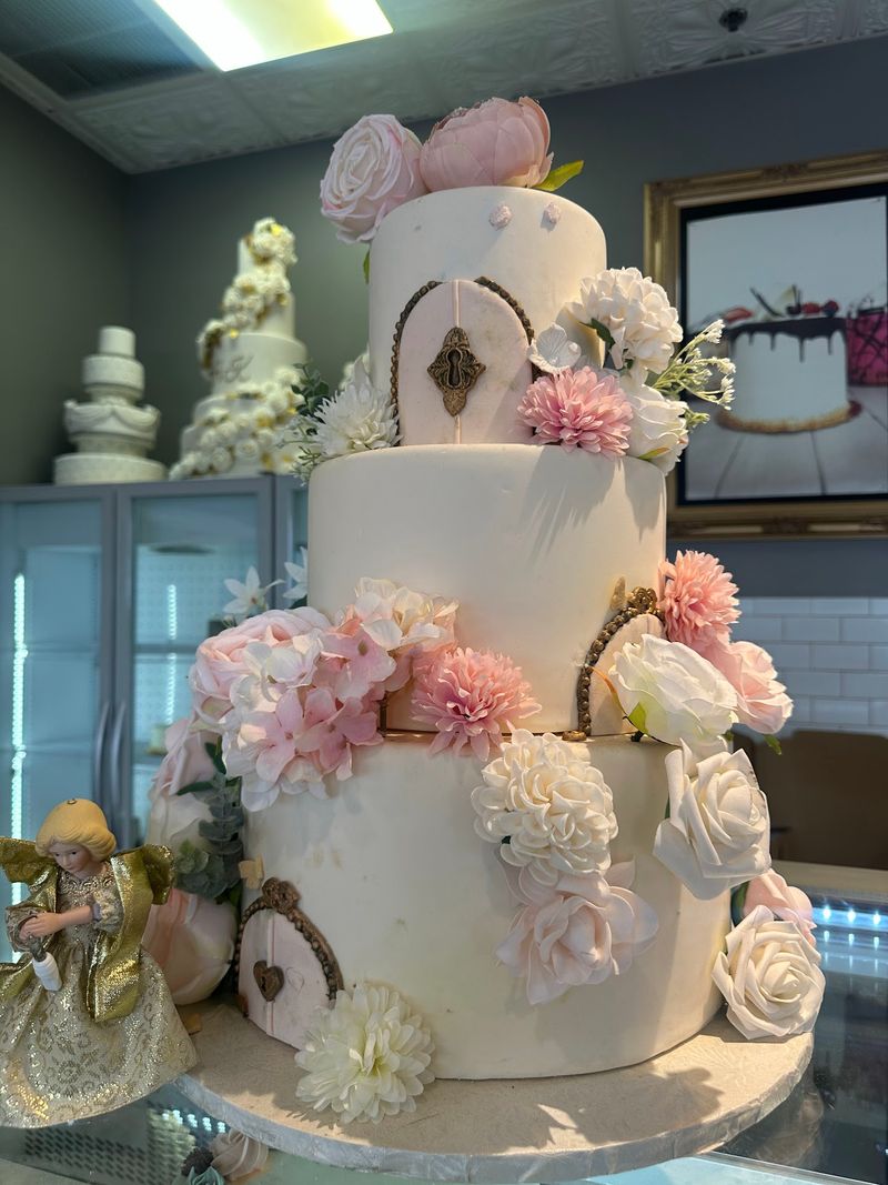 Wedding Cakes Worth Saving a Slice Of