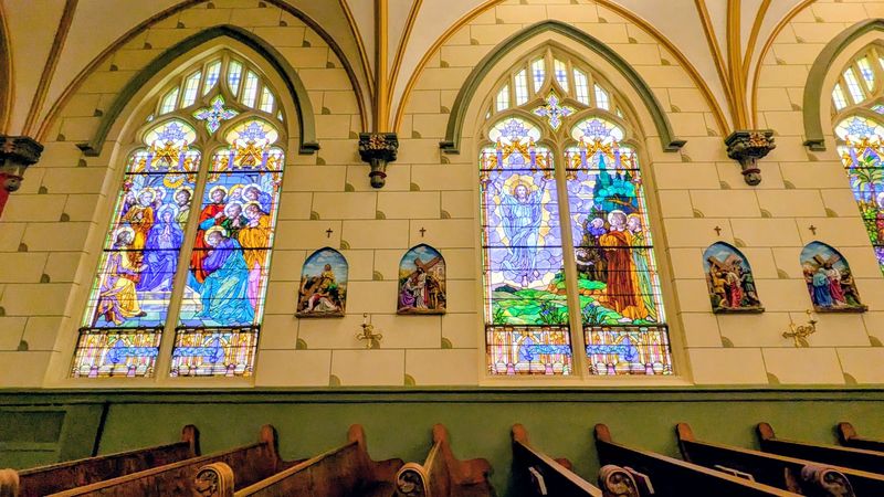 Windows That Turn Sunlight Into Color Windows That Turn Sunlight Into Color